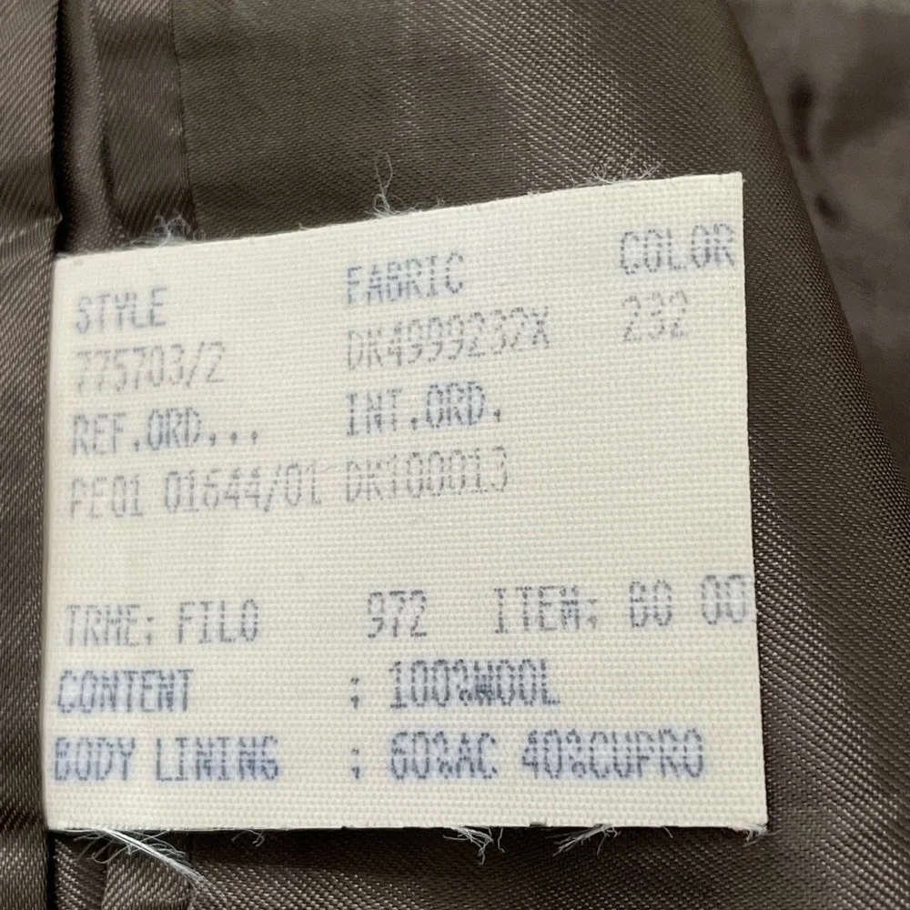 Donna Karen Signature men’s 100% wool suit made in Italy. Long and olive color